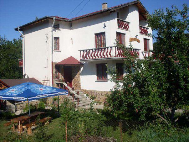 Veselata Guest House Dolna Banya Bagian luar foto