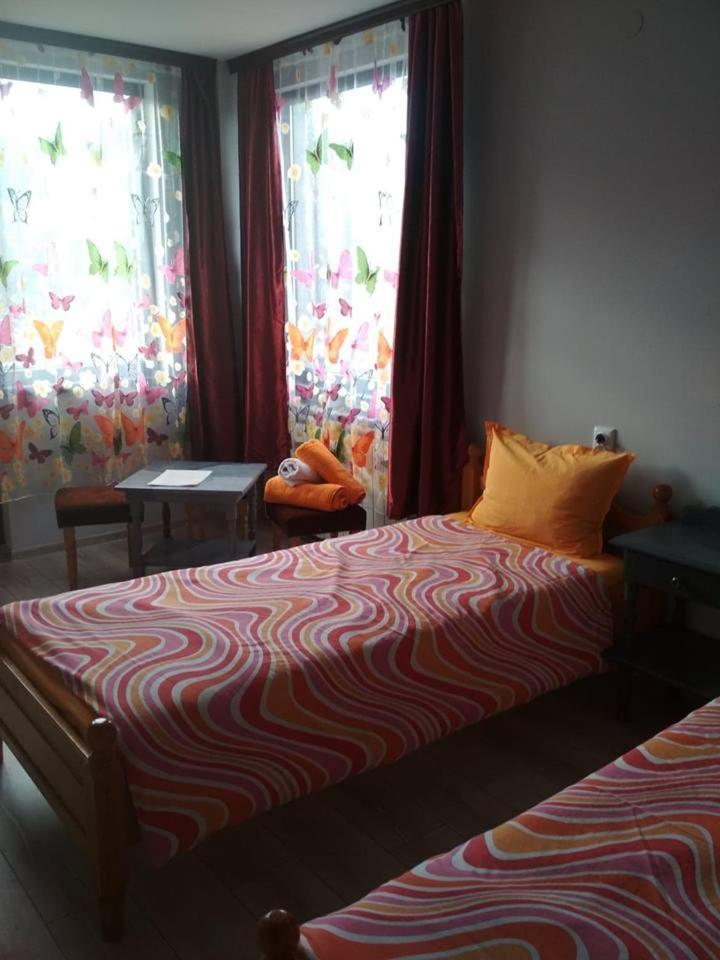Veselata Guest House Dolna Banya Bagian luar foto
