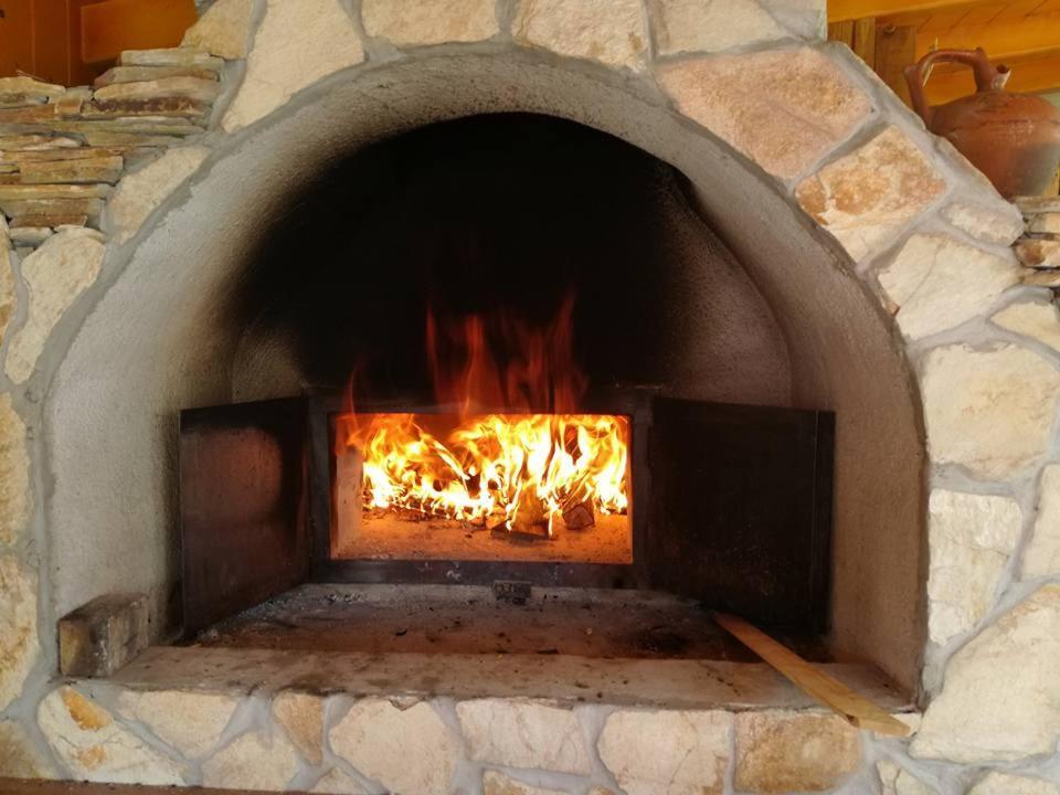 Veselata Guest House Dolna Banya Bagian luar foto