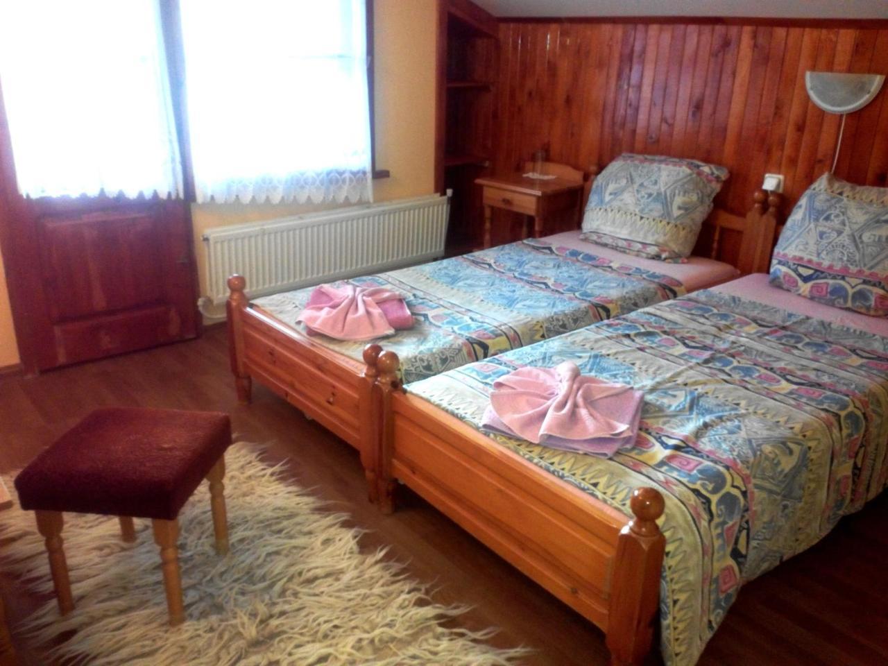 Veselata Guest House Dolna Banya Bagian luar foto